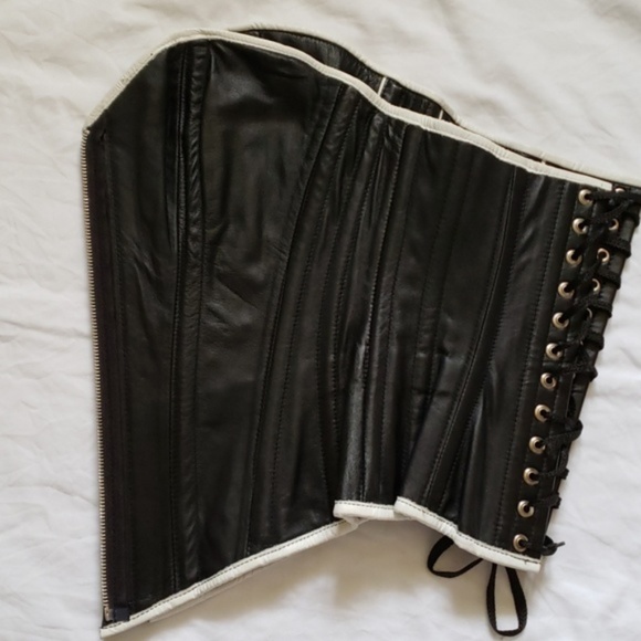 Northbound Leather Sweetheart Corset w White Trim - Picture 4 of 7